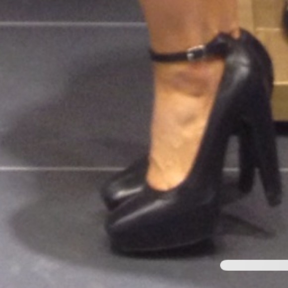 Balenciaga black leather pristine condition. Soles have been rubbers - Picture 12 of 16